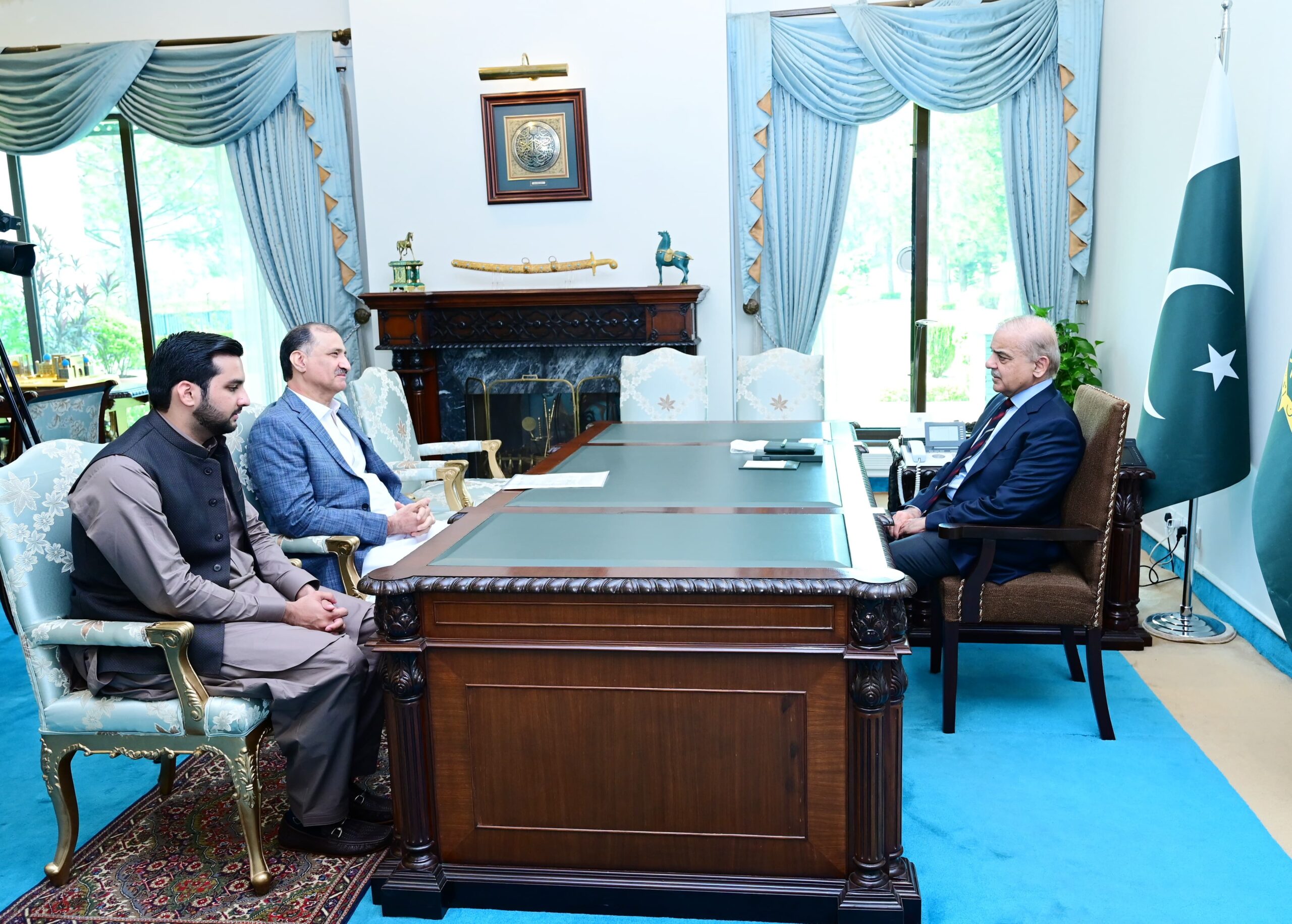 وزیراعظم  سے اسکواش کے مایہ ناز کھلاڑی اور عالمی چیمپئین جان شیر خان کی ملاقات