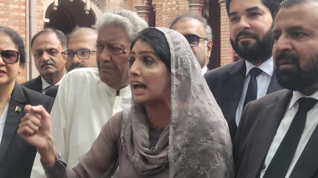 پی ٹی آئی رہنما عالیہ حمزہ  جہلم جیل سے رہا