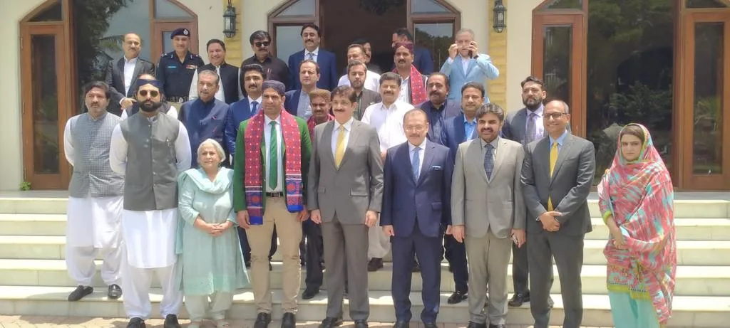 ارشد ندیم پر وزیراعلیٰ ہاؤس سندھ میں انعام کی بارش،پانچ کروڑ کا چیک،والدہ کیلیے گاڑی