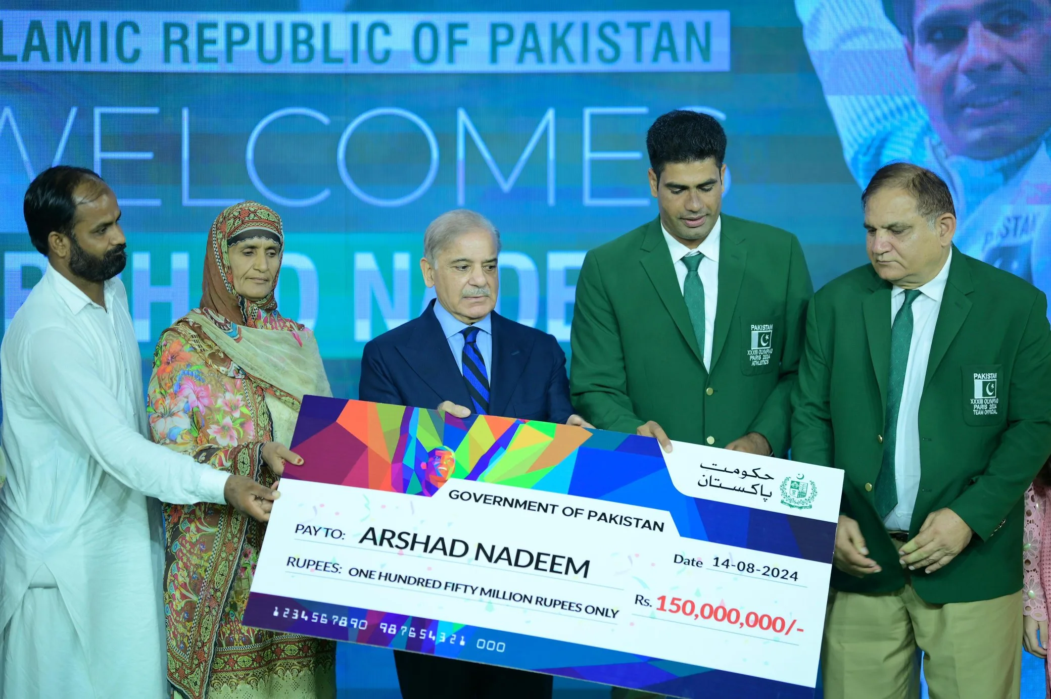 "وزیراعظم کا ارشد ندیم کے لیے 15 کروڑ روپے اور اسلام آباد میں سڑک کا نام منسوب کرنے کا اعلان”