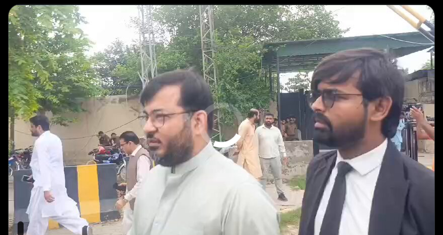 ضمانت خارج،حافظ فرحت عباس   عدالت  سے فرار