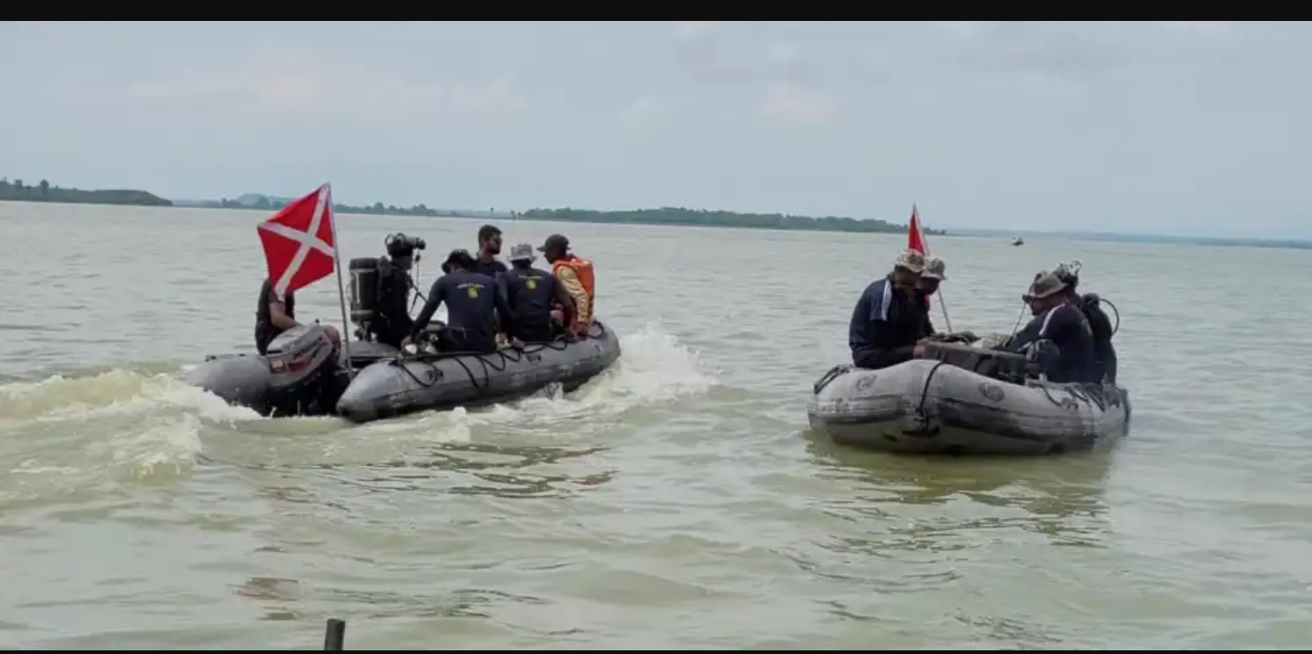 بھارت،تربیتی طیارہ کے پائلٹ کی لاشیں مل گئیں،طیارے کا ملبہ نہ ملا