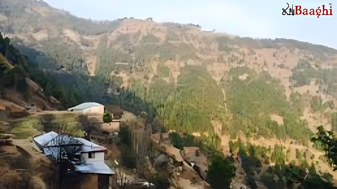 بالاکوٹ: مہانڈری میں پہاڑ سرکنے سے بستی خطرے میں، سیلاب کی تباہیوں کا سلسلہ جاری