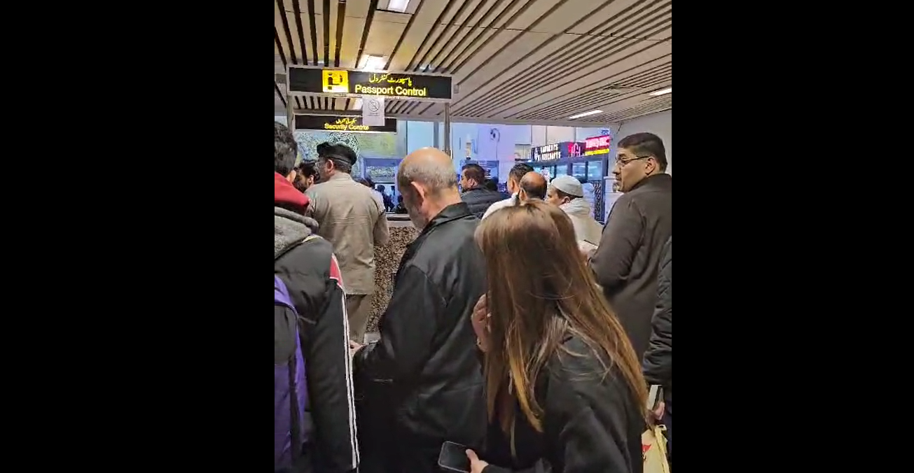 لاہور ایئر پورٹ،وزراء کا حکم "ہوا” میں ،امیگریشن کاؤنٹر نہ بڑھ سکے،مسافر پھٹ پڑے