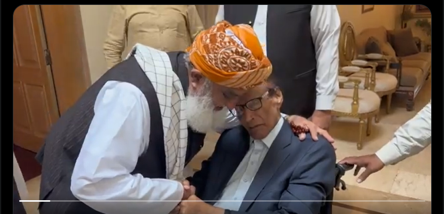 مولانا فضل الرحمان متحرک،چوہدری شجاعت سے ملنے پہنچ گئے