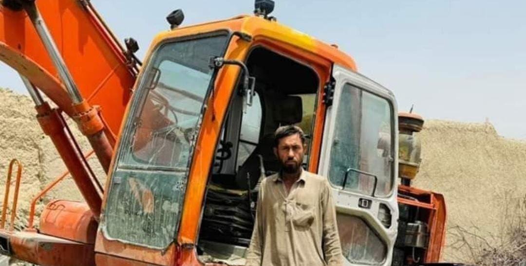 سیلاب میں پھنسے   افراد کو ریسکیو کرنے والے شہری محب اللہ کو ملا انعام