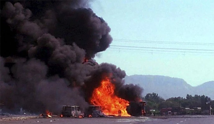 آئل ٹینکر کی گاڑی سے ٹکر کے بعد دھماکا، 48 افردا جاں بحق متعدد زخمی