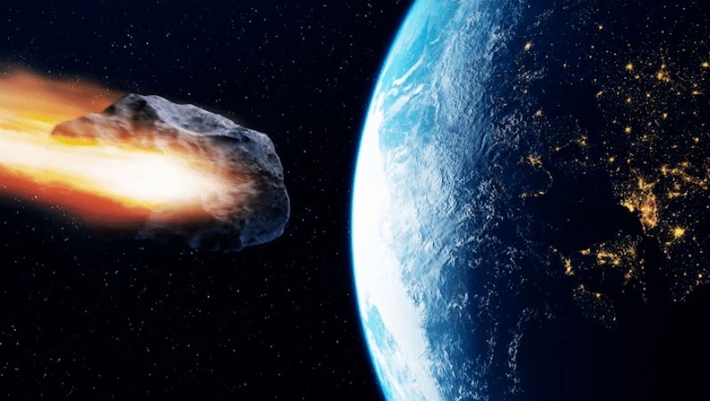 ایک بڑے سیارچے کا زمین کی بجائے چاند سے  ٹکرانے کا خطرہ بڑھ گیا