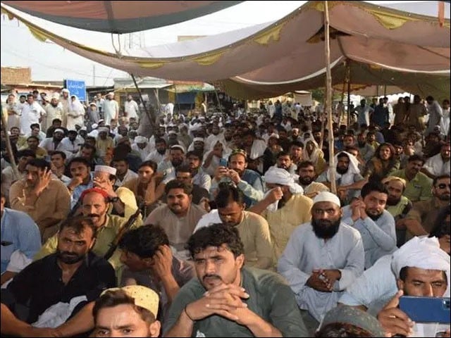 لکی مروت:دھرنے میں شرکت ڈی آئی خان کے پولیس اہلکاروں کو مہنگی پڑ گئی