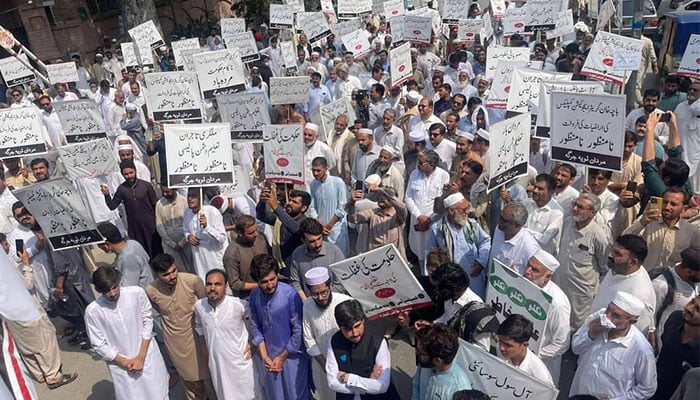 کے پی حکومت کا جامعات کی زمین بیچنے کا فیصلہ،شہریوں اور طلبا کی جانب سے شدید احتجاج