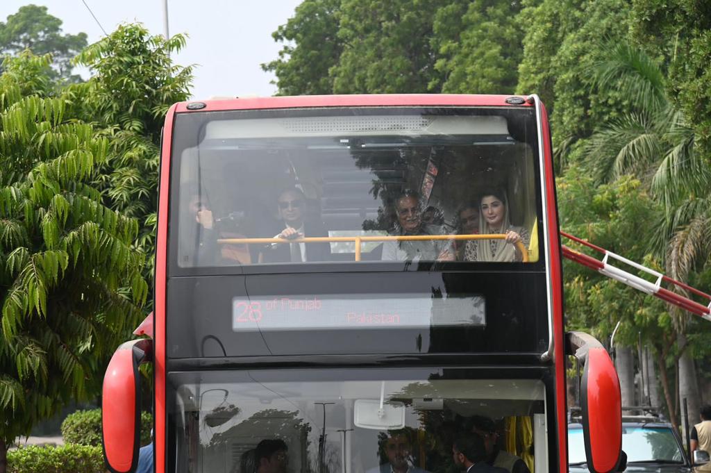 پاکستان کی تاریخ میں پہلی مرتبہ ہائیبرڈ ڈبل ڈیکر بسوں کا آغاز