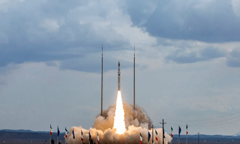 ایران نے ملکی سطح پر تیار تحقیقی سیٹلائٹ کامیابی سے خلا میں بھیج دیا