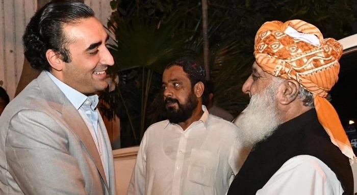 مولانا فضل الرحمان کو آئینی ترمیم کا حتمی مسودہ دے دیا گیا