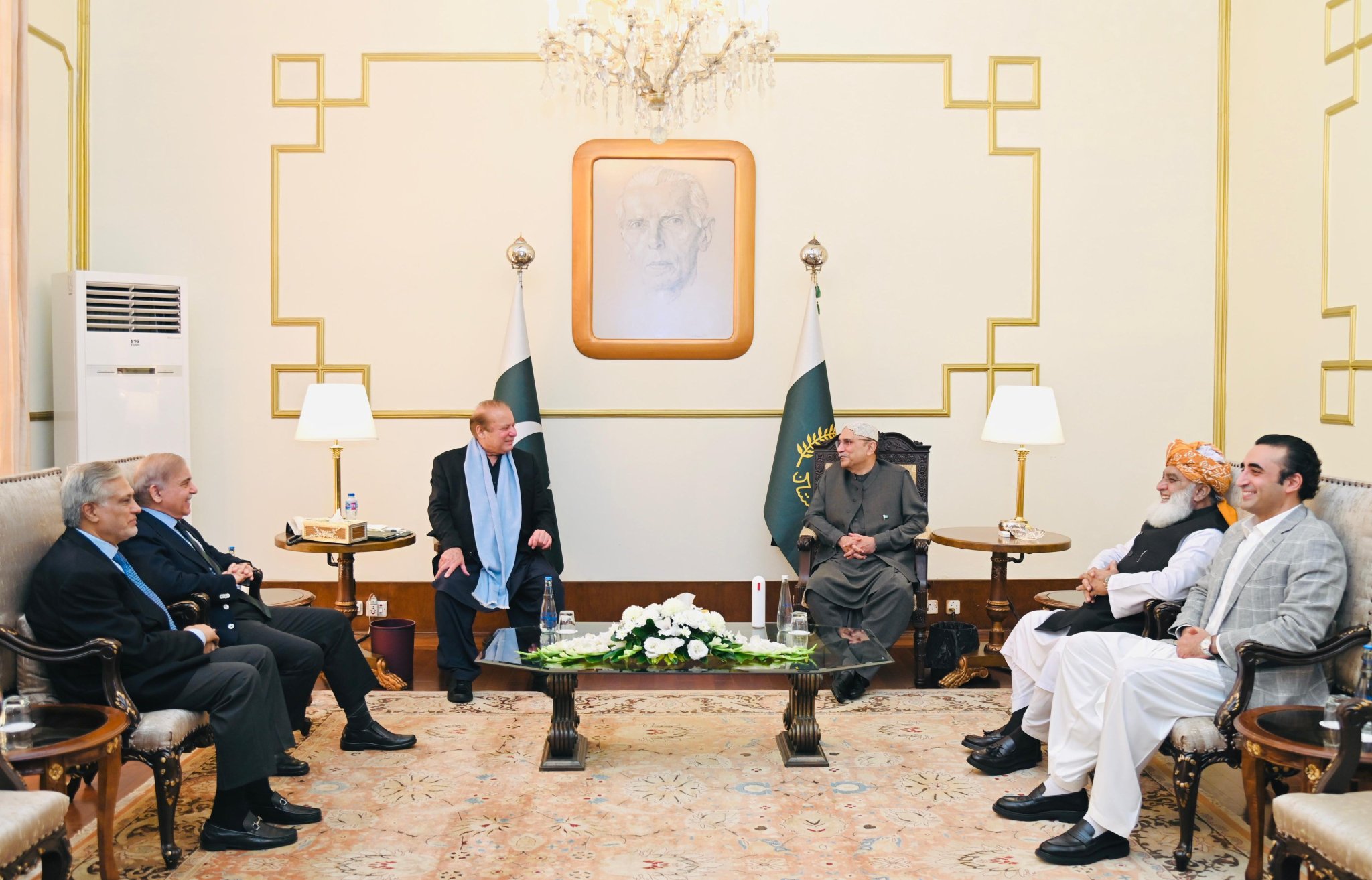 ایوان صدر میں بڑی بیٹھک،سیاسی قائدین”ایک”چہروں پر مسکراہٹ