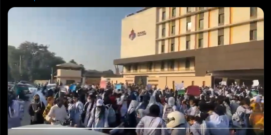 کالج کی طالبہ سے زیادتی، سیکورٹی گرفتار،طالبات کا انصاف کیلئے احتجاج