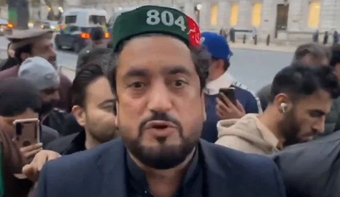 پی ٹی آئی میں اختلافات،لندن احتجا ج میں شہر یار آفریدی کو دھکے دے کر اسٹیج سے اتار دیا گیا