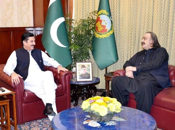 علی امین گنڈا پور کی گورنر فیصل کریم کُنڈی سے ملاقات