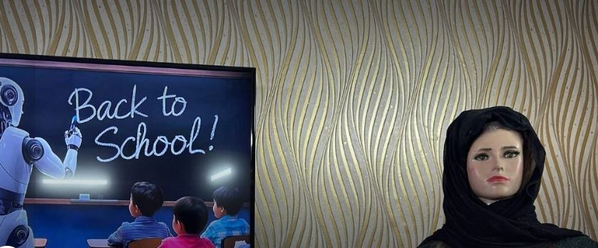 کراچی میں پہلی اے آئی روبوٹ ٹیچر نے پڑھانا شروع کردیا