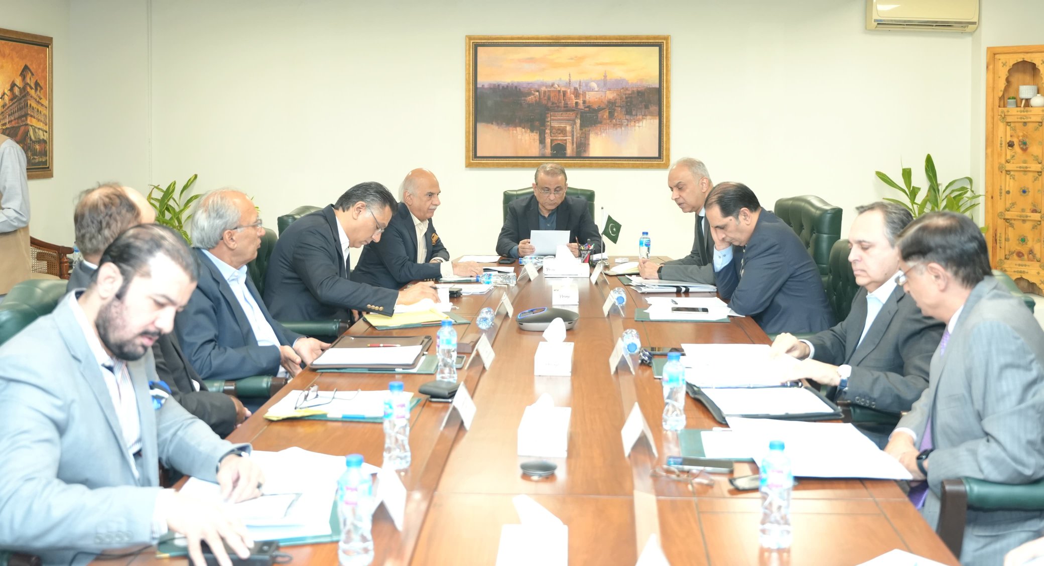 پی آئی اے  نجکاری معاملے کو کابینہ کمیٹی کو بھجوانے کا فیصلہ