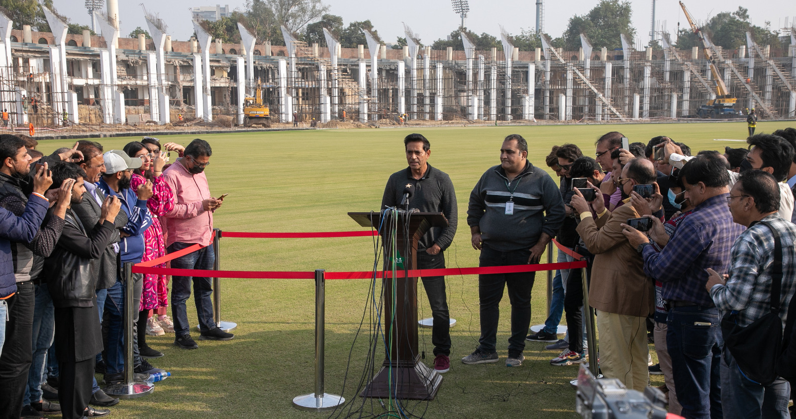 فخر زمان فٹ ہوا تو موقع دیا جائے گا،عاقب جاوید