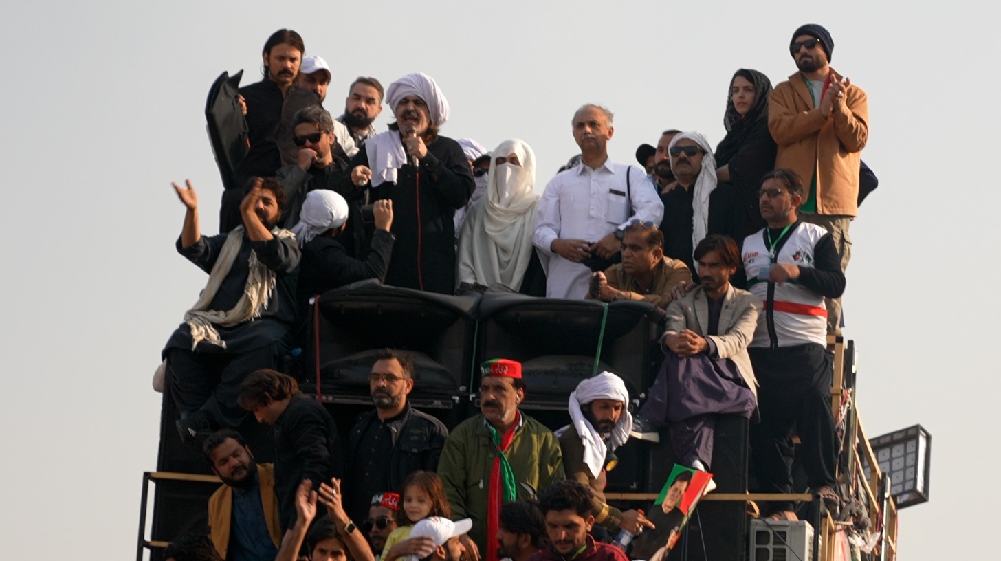 بشریٰ بی بی کی عبوری ضمانتوں میں توسیع