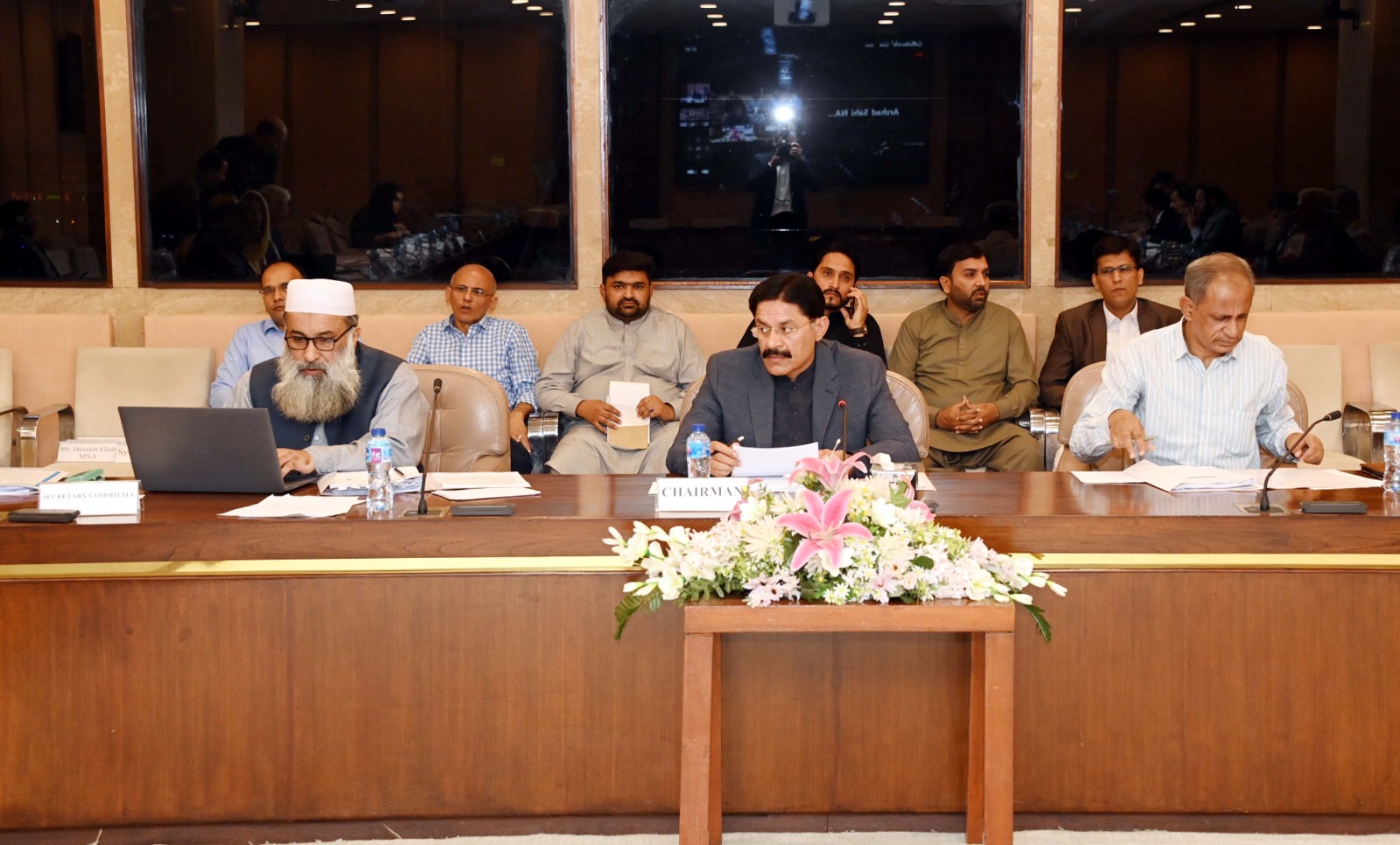 ہمیں ٹارگٹ ملتا فنڈ نہیں ملتے، ڈی جی پاسپورٹس قائمہ کمیٹی میں پھٹ پڑے