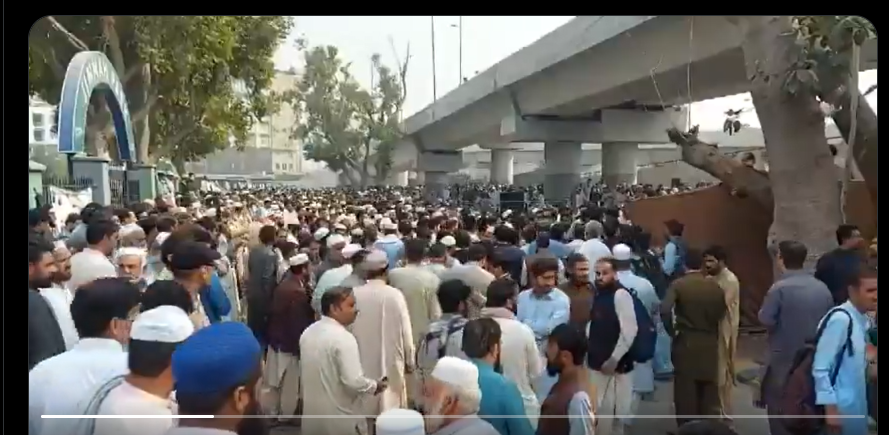 پشاور،اساتذہ کا چوتھے روز بھی دھرنا،مطالبات سے نہیں ہٹیں گے،اساتذہ