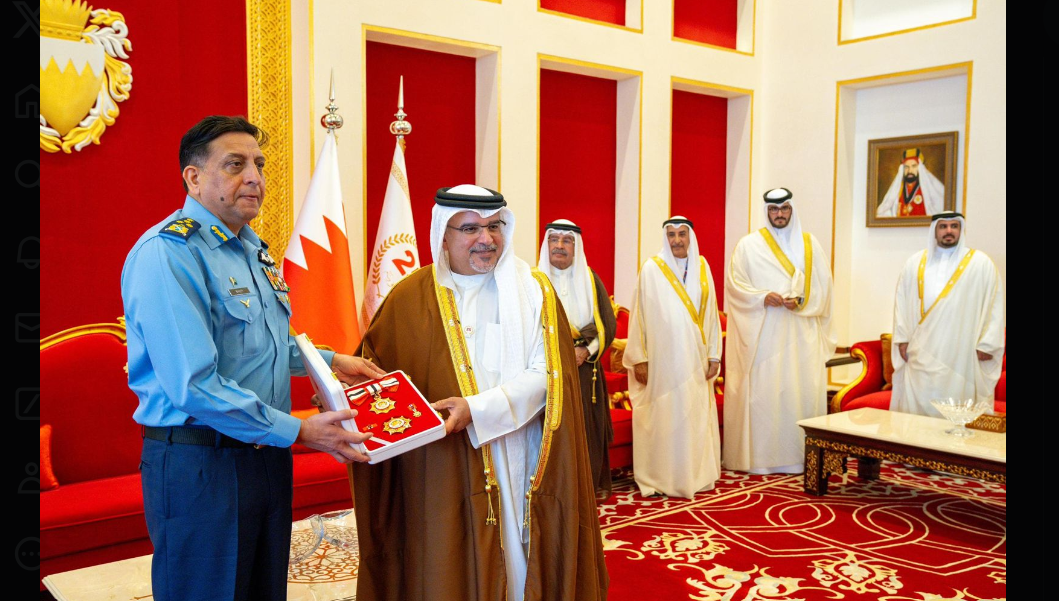بحرین،سربراہ پاک فضائیہ کو فرسٹ کلاس میڈل سے نوازا گیا