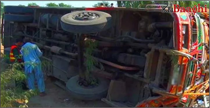 سرگودھا: مسافر بس الٹ گئی، 2 افراد جاں بحق، 10 زخمی