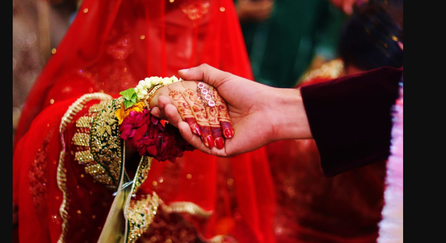 کب تک گھر بیٹھی رہو گی؟ یہ حل نہیں، تحریر: حناسرور