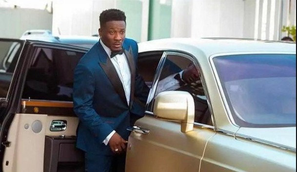 بیوی سے طلاق، فٹبال سٹار 2 گھروں، پٹرول اسٹیشن اور 2 گاڑیوں سے محروم