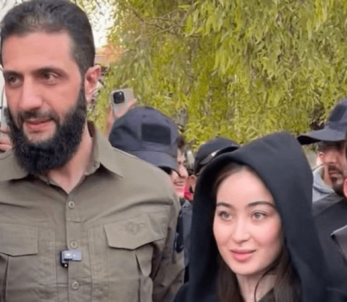 سوشل میڈیا پر وائرل تصاویر میں شامی باغی رہنما کے ساتھ خوبصورت لڑکی  کون؟