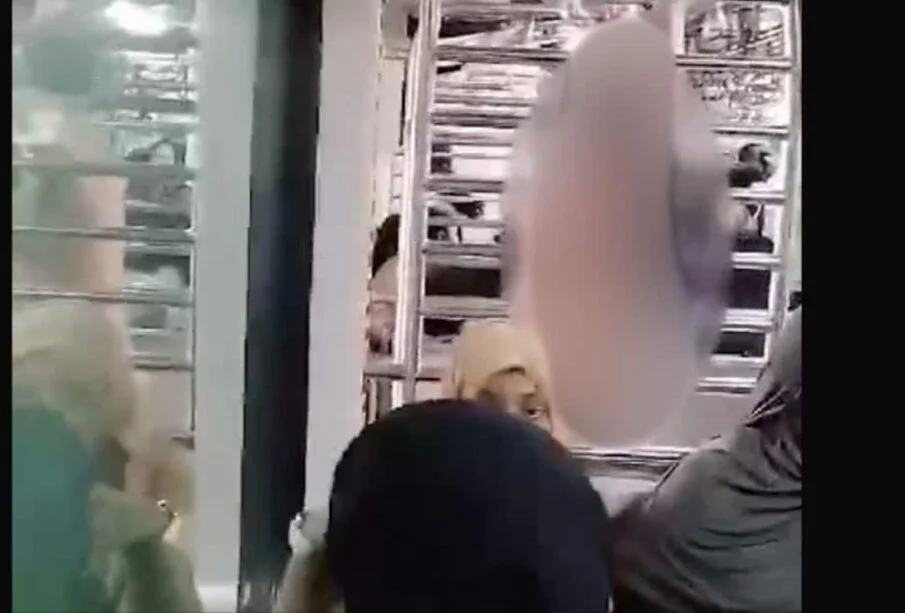 ممبئی ، خواتین کے کمپارٹمنٹ میں برہنہ شخص سوار