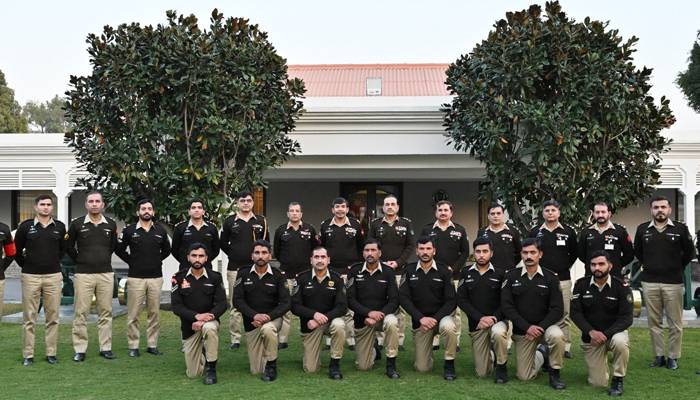 آرمی چیف سے کیمبرین پٹرول گولڈ میڈل جیتنے والی ٹیم کی ملاقات