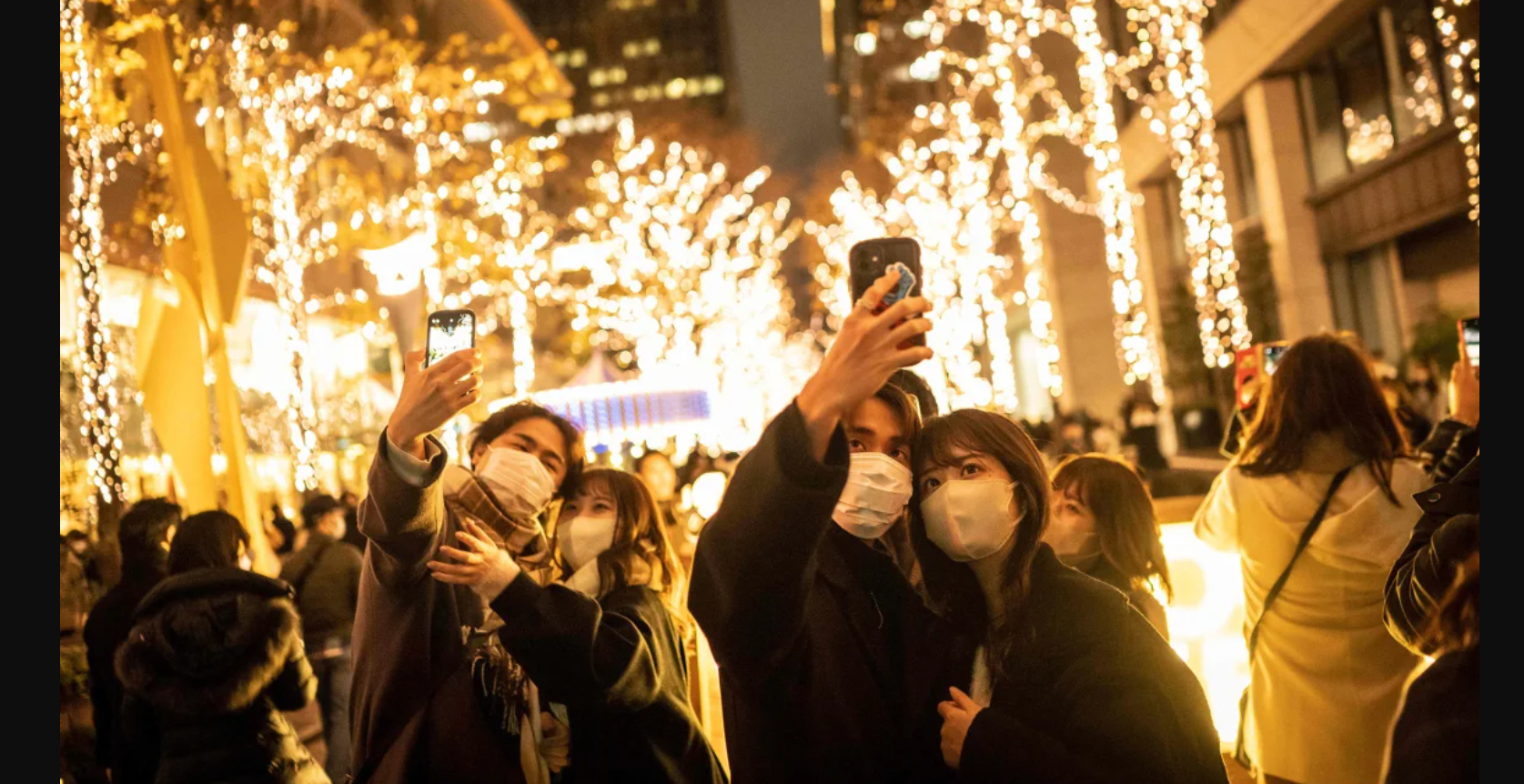 جاپان میں کرسمس ویلنٹائن ڈے کی طرح،نوجوان جوڑے رومانس کیلئے تیار