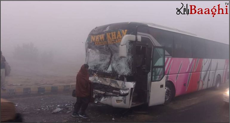 خانیوال: دھند کے باعث نیازی چوک کے قریب دو بسوں میں تصادم، 6 افراد زخمی