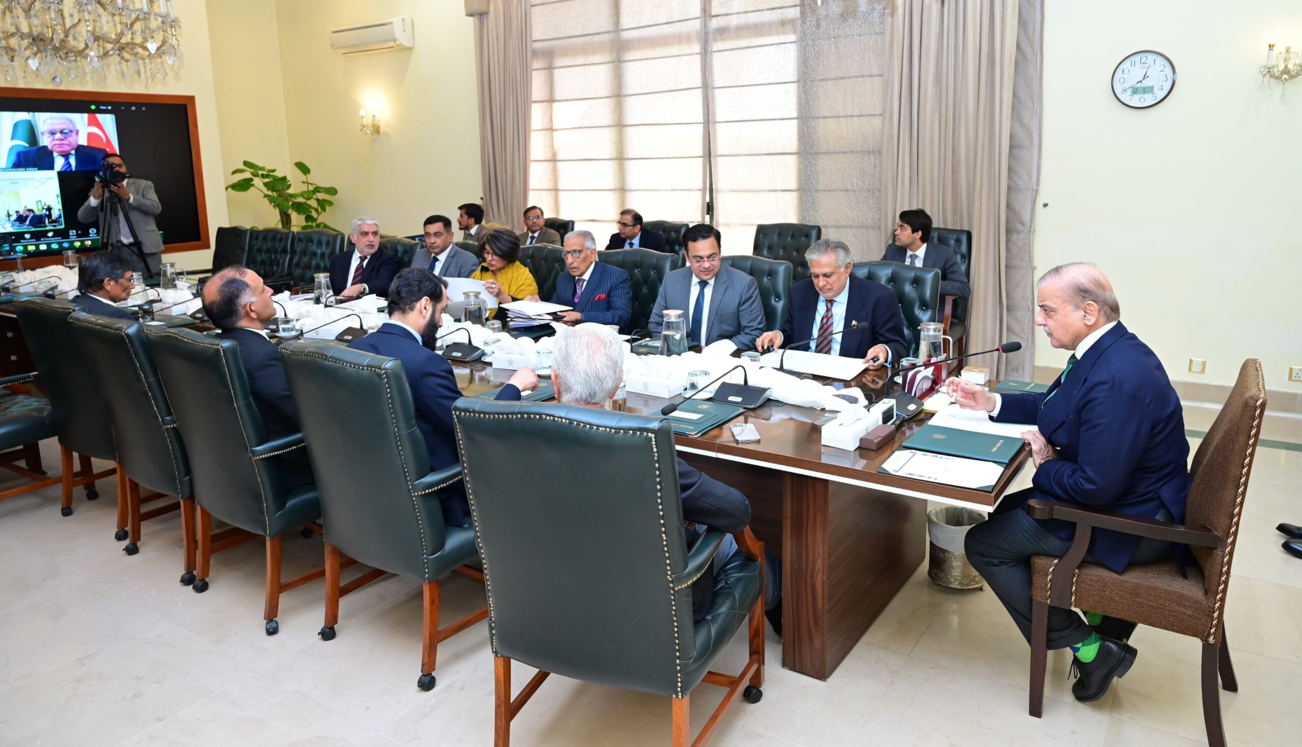 شام میں مقیم پاکستانیوں کے محفوظ انخلا کے لیے اقدامات لیے جائیں،وزیراعظم