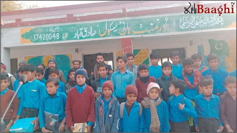 تلہ گنگ:فرینڈز ویلفیئر فاؤنڈیشن کا غریب طلباء کے لیے انوکھا اقدام