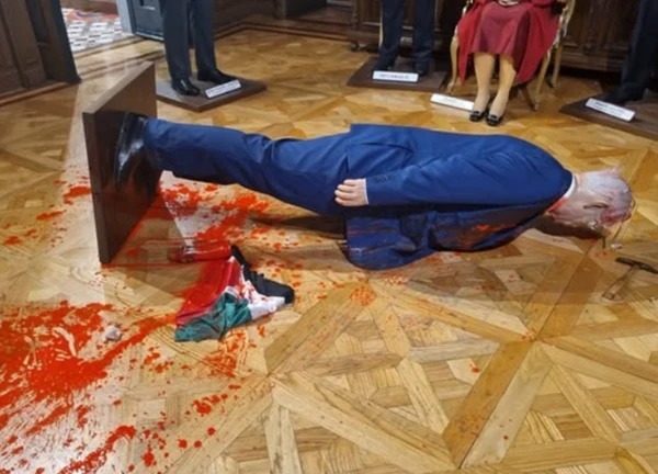 میکسیکو:فلسطین زندہ باد کا نعرہ لگا کر ایک شخص نےاسرائیلی وزیراعظم کا مجسمہ توڑ دیا