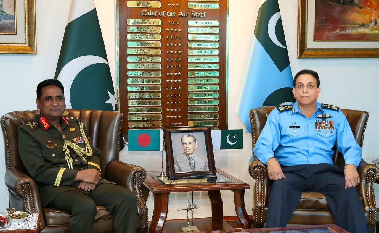 بنگلہ دیشی دفاعی وفد کی ایئرچیف سے ملاقات،فوجی شراکت داری کو مزید مضبوط کرنے کے عزم کا اعادہ