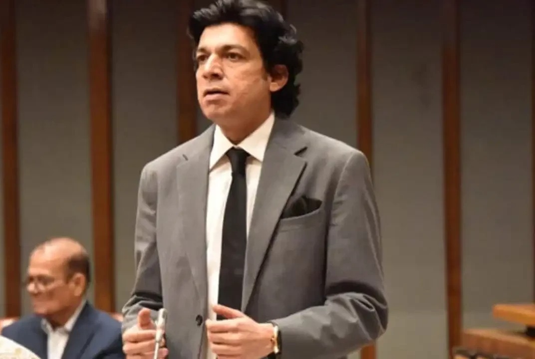 ایف بی آر افسر کی میڈیا ورکرز سے بدتمیزی ،فیصل واوڈا  کا شدید ردعمل