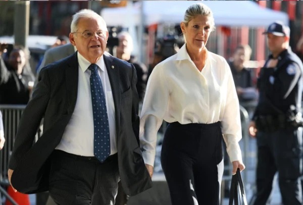 کرپشن کیسز میں سابق امریکی سینیٹر کو 11 سال قید کی سزا