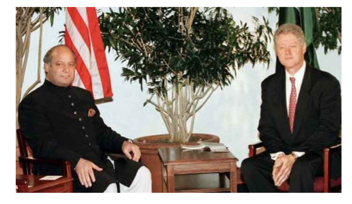 نواز شریف کو بچانے کیلیے بل کلنٹن کی واش روم جاتے ہوئے پاکستانی اہم شخصیت سے ملاقات ہوئی