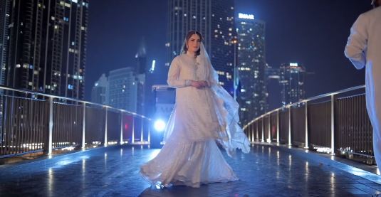 نیلم منیر کے عروسی جوڑے کی قیمت مداحوں کو حیران کرگئی