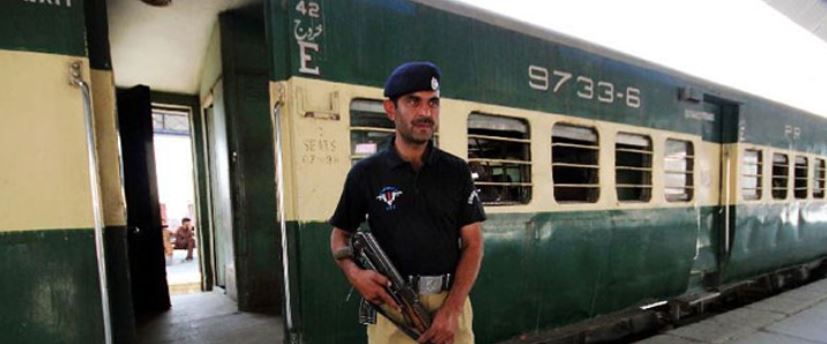 جیکب آباد میں جعفر ایکسپریس کو سیکیورٹی خدشات کے باعث روک دیا گیا