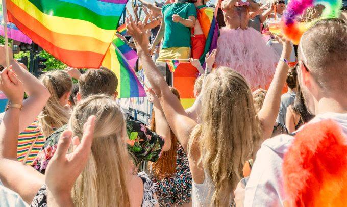 روس میں پولیس کا نائٹ کلب پر چھاپہ،  "ہم جنس پرستی کی حمایت” 7 گرفتار