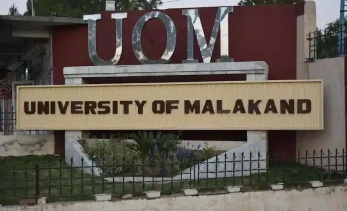 مالاکنڈ یونیورسٹی میں جنسی ہراسانی کا بڑا اسکینڈل، گرفتارپروفیسر سے  طالبات کی ویڈیوز اور تصاویر برآمد