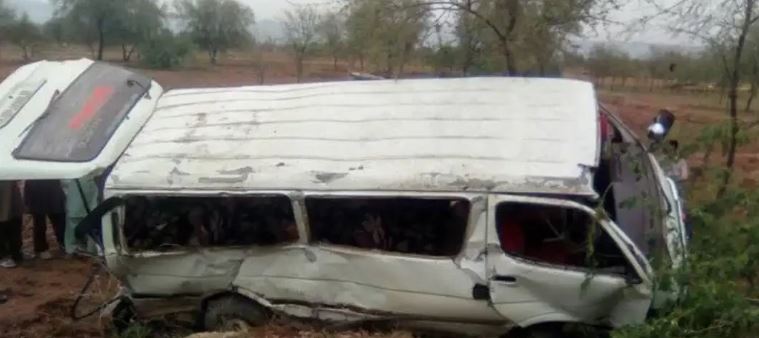 مظفرآباد: اسکول وین بے قابو ہوکرکھائی میں گرگئی، 26 بچے زخمی