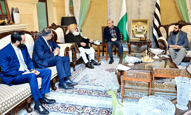 وزیراعظم شہباز شریف کی مولانا فضل الرحمان سے ملاقات