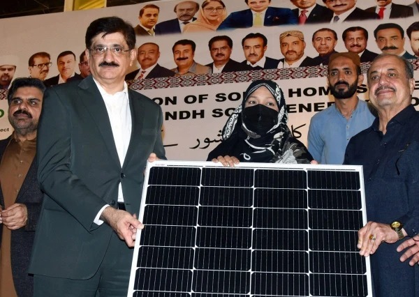 حکومت سندھ نے سولر ہوم سسٹم کی تقسیم شروع کردی